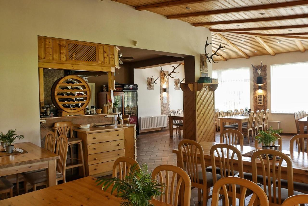Penzion-Restaurant U Svabku Tachov  Buitenkant foto