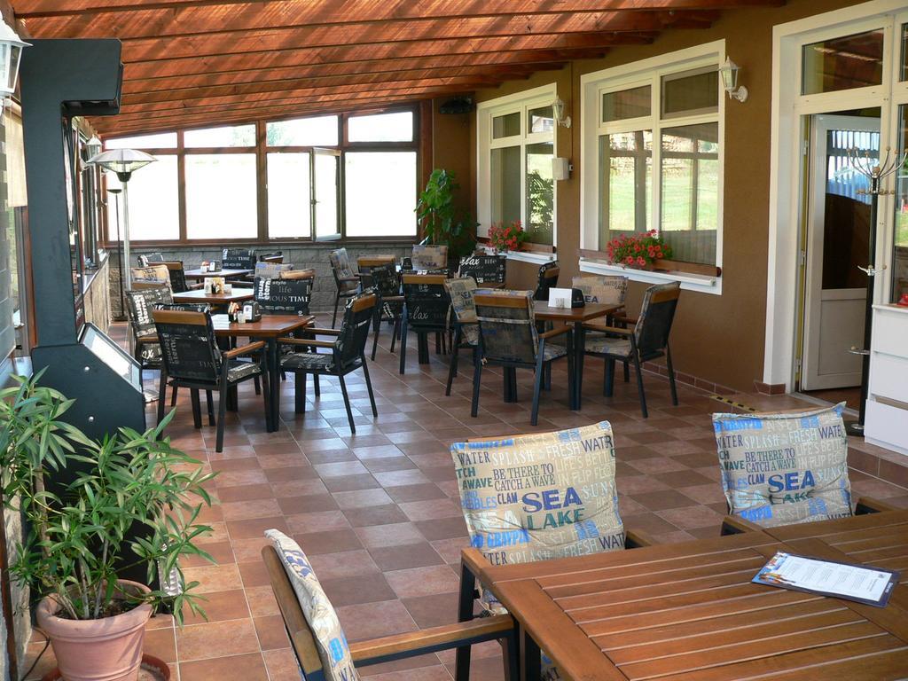 Penzion-Restaurant U Svabku Tachov  Buitenkant foto