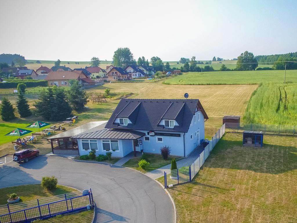 Penzion-Restaurant U Svabku Tachov  Buitenkant foto