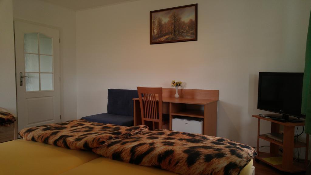 Penzion-Restaurant U Svabku Tachov  Buitenkant foto